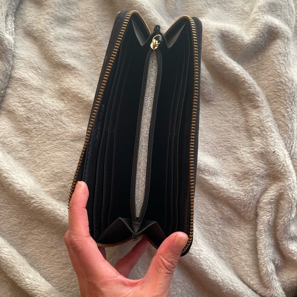 Michael Kors Zip Wallet - Picture 4 of 4